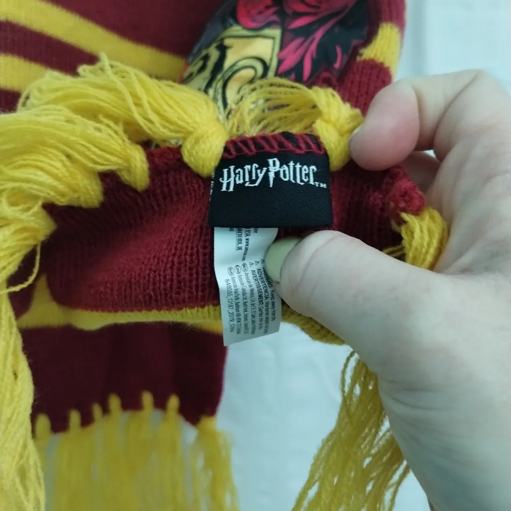 Harry Potter Gryffindor Robe Set - Picture 8 of 9